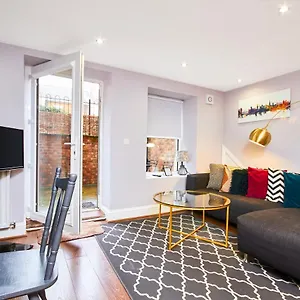 Apartment Treasure - Sleeps 4 - Lower Ground Floor, Newcastle upon Tyne