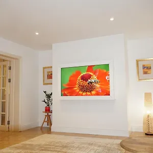  Apartment Exec 1b United Kingdom