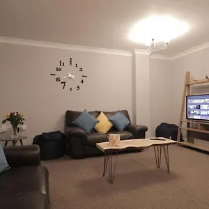 Holiday home Modern Townhouse Perfect For Large Groups, Under One Roof, Just Over The Tyne, Newcastle upon Tyne